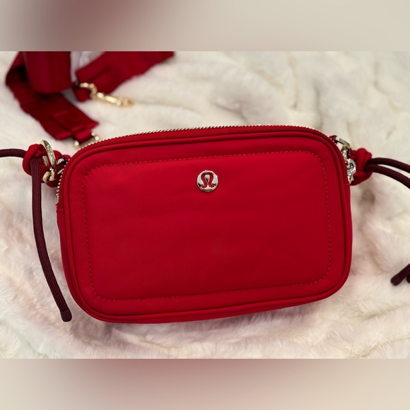 Lululemon Crossbody Bag with Top Handle 2L- Dark Red/ Gold - Picture 8 of 9